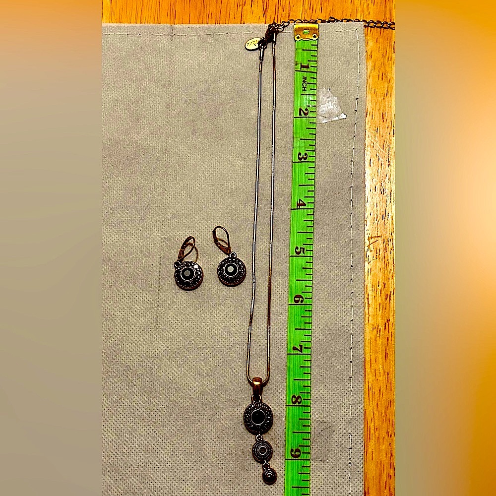 Costume jewelry 16” copper tone necklace with matching earrings